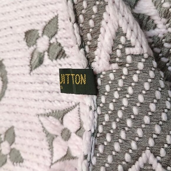 LOUIS VUITTON LV Monogram Rare Lavender Light Purple Scarf - Picture 13 of 13